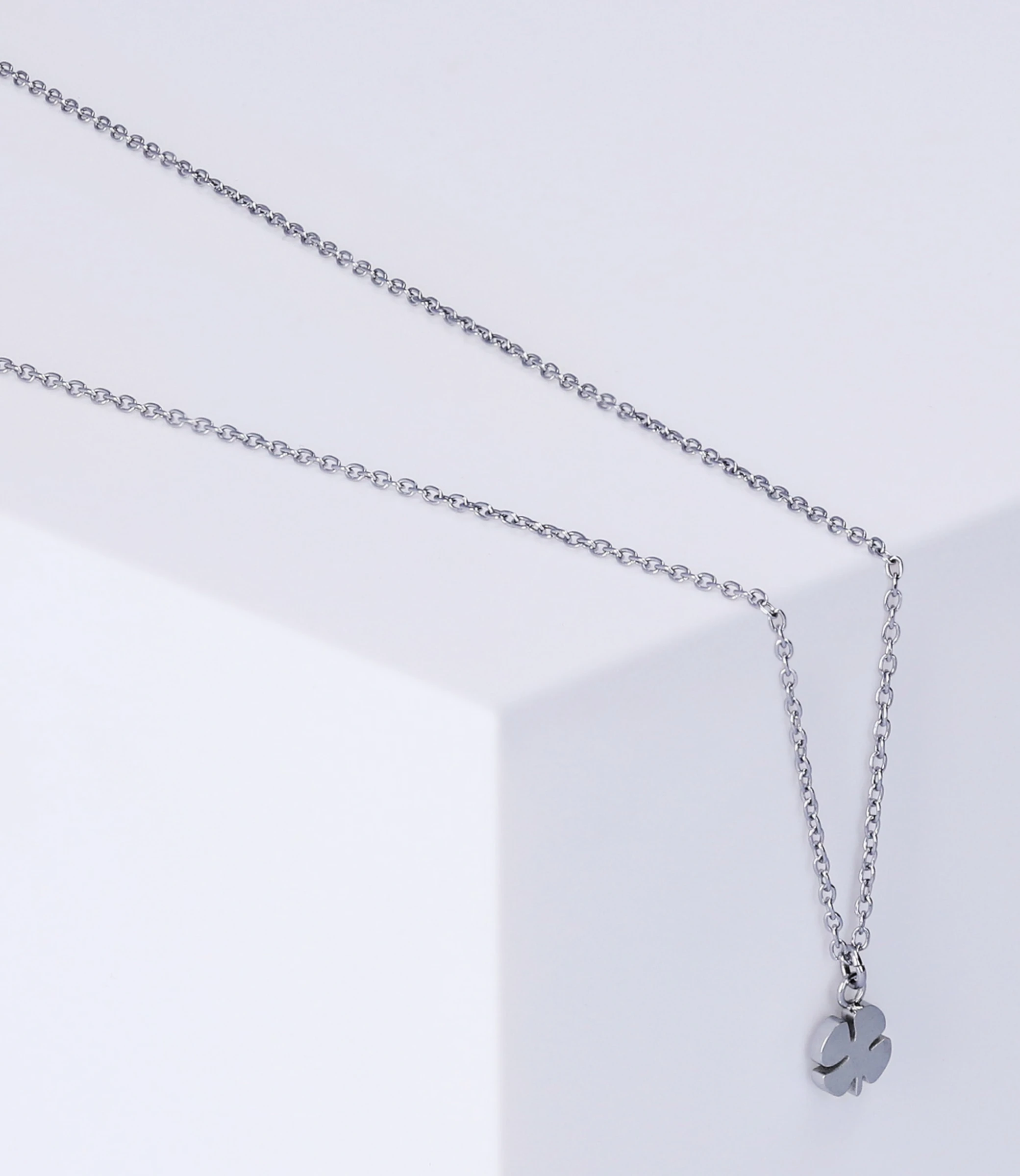 Accessories Kette Mit Kleeblatt-Anhänger – Bild 3