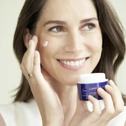 NIVEA Cellular Luminous 630 Anti Pigmentflecken Regenerierende Nachtpflege -DAYTOX shop MAM 8268093 SHOP IMAGE 1.4